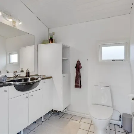 Prázdninový dům Julan - 600m From The Sea In Western Jutland By Interhome